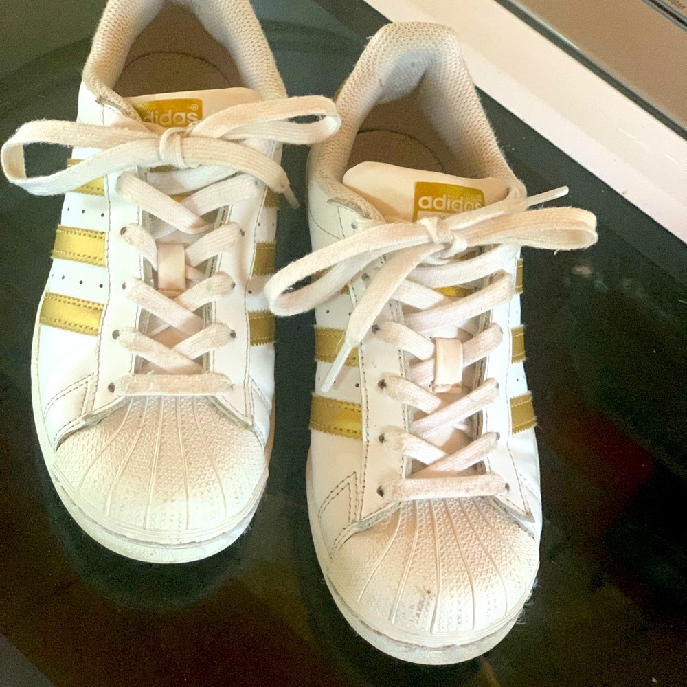 Adidas gold and white shell toe Adidas sneakers